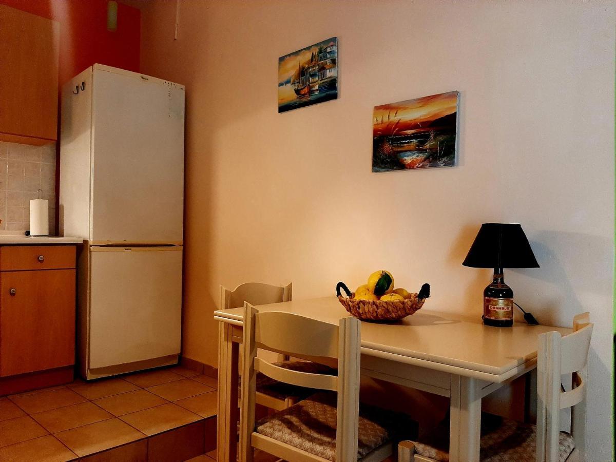 Iliochari Sea View Apartments Oropos - Kalamos Exterior foto